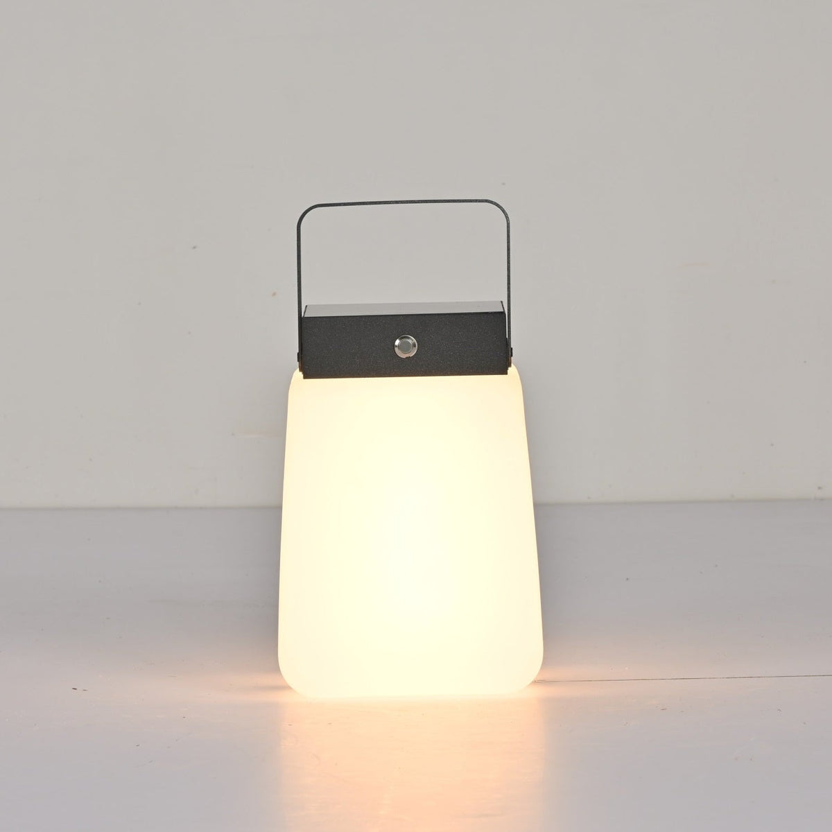 Solara Edge Lantern — Modern Solar-Powered Outdoor Lamp with Remote Control