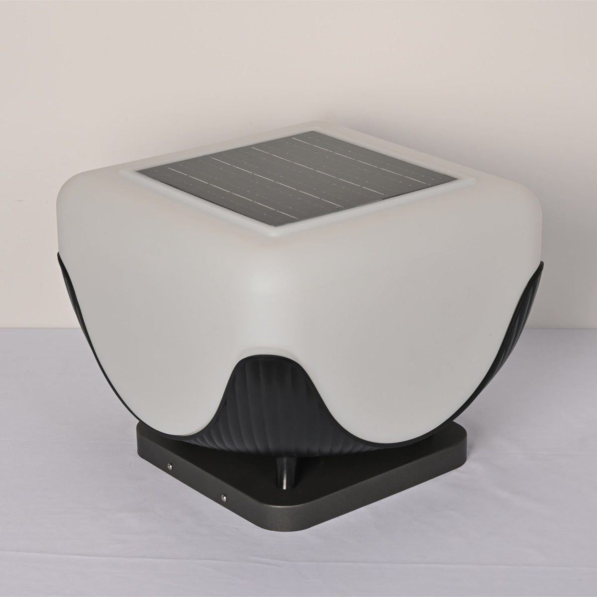 Solarca Cube Solar-Powered Outdoor Light – Sculptural Garden & Patio Lamp