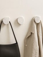 Sole Wall Hook in Natural Onyx – Sculptural Stone Coat Hook for Entryways and Bedrooms