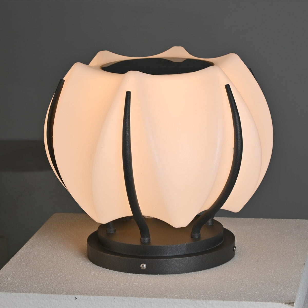 Solflora Bloom Solar Outdoor Garden Light, Sculptural LED Landscape Lamp