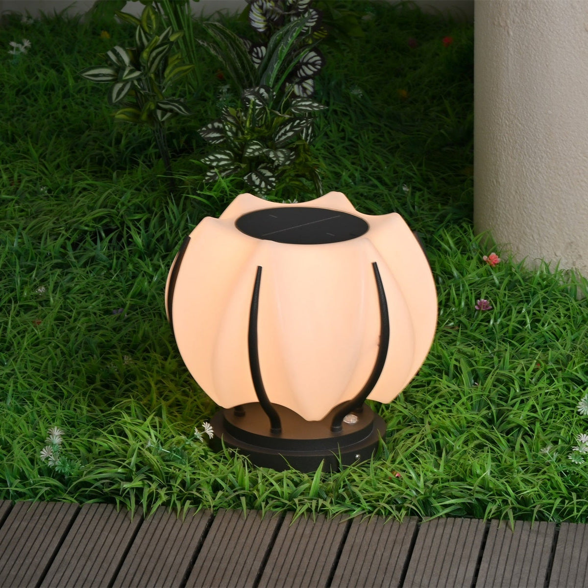 Solflora Bloom Solar Outdoor Garden Light, Sculptural LED Landscape Lamp
