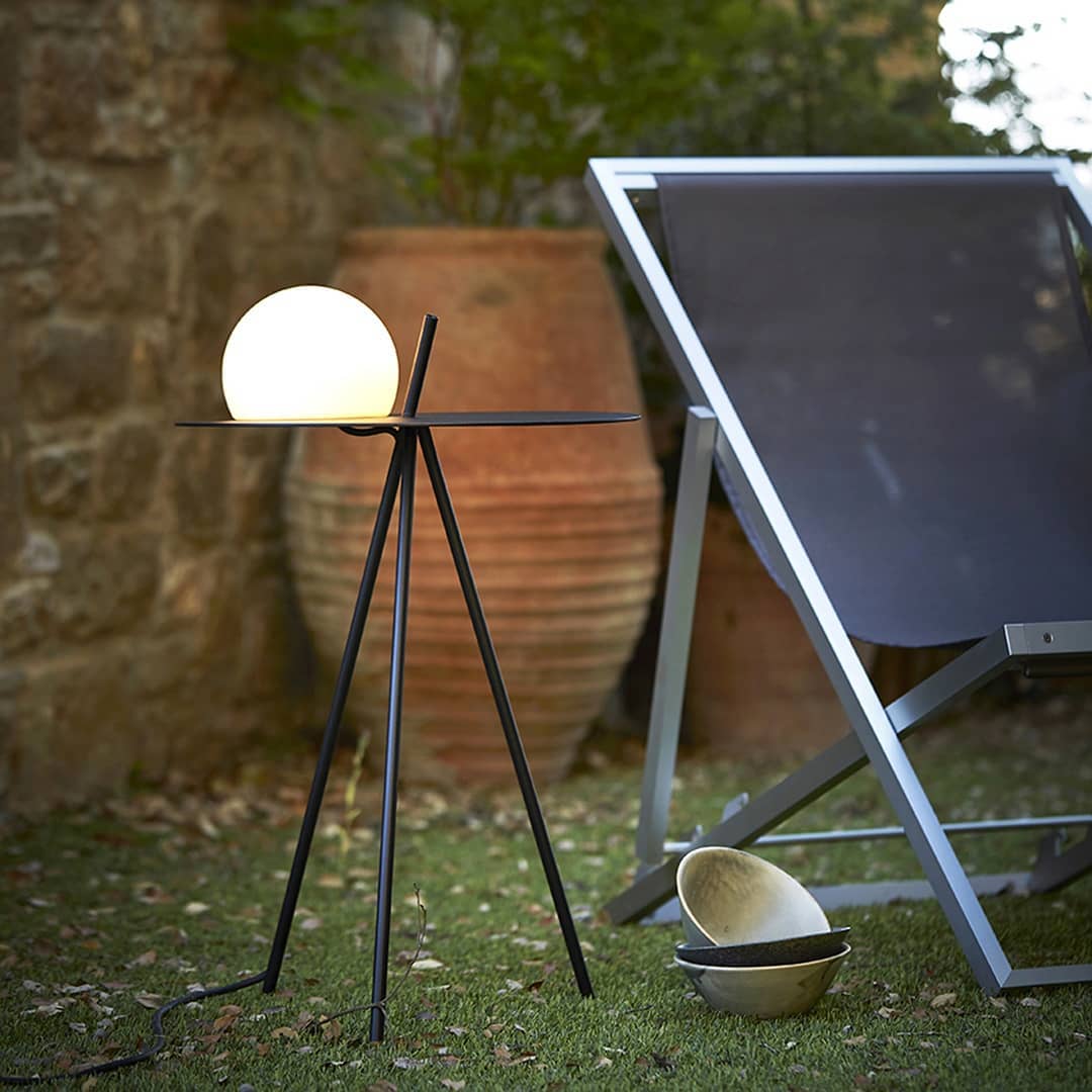 Soluna Tripod Solar Outdoor Lamp with Side Table in Silver Gray
