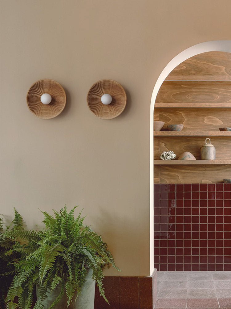Solvara Ripple Wood Wall Sconce – Modern Sculptural Lighting
