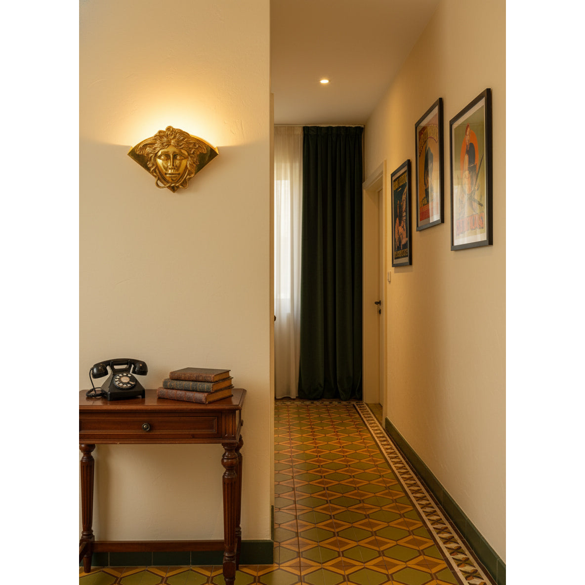 sphinx-brass-wall-lamp