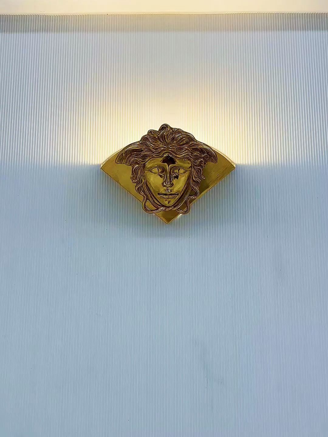 sphinx-brass-wall-lamp