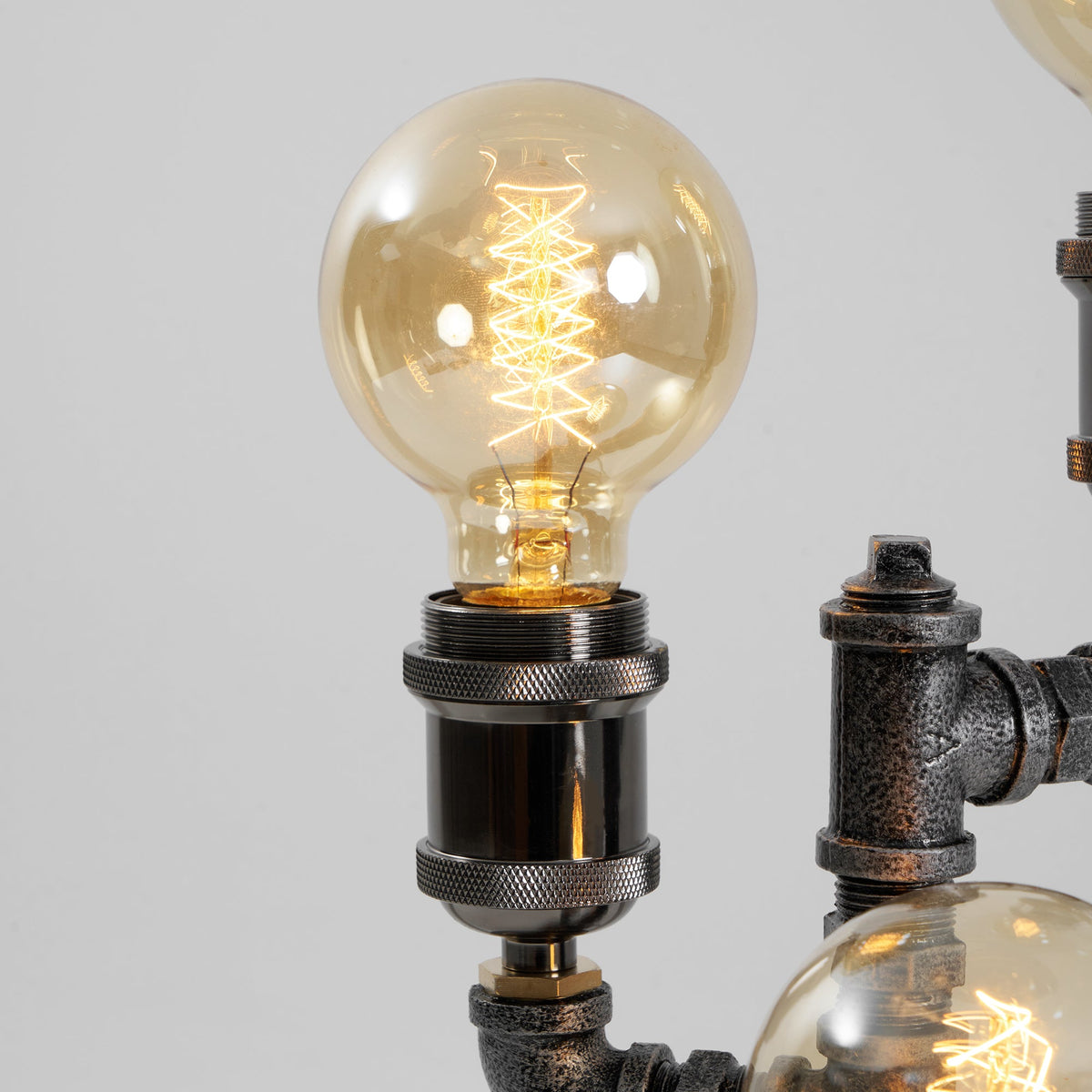 steampunk-pipe-table-lamp