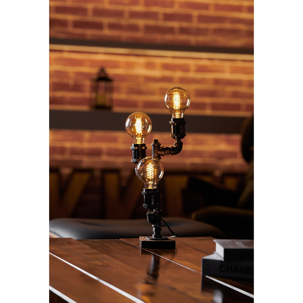 steampunk-pipe-table-lamp