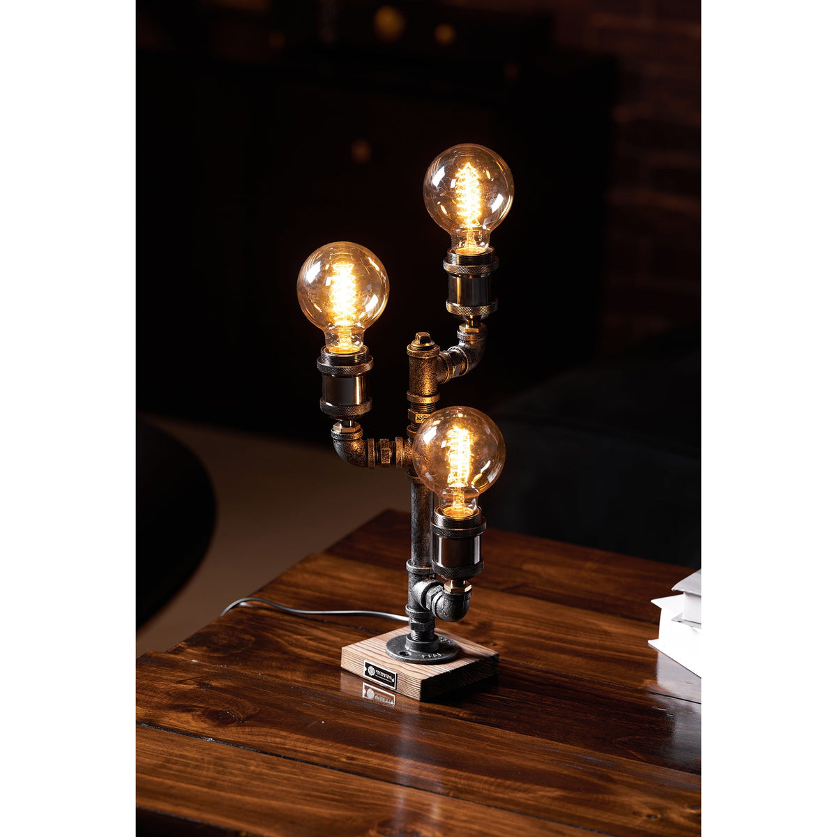 steampunk-pipe-table-lamp