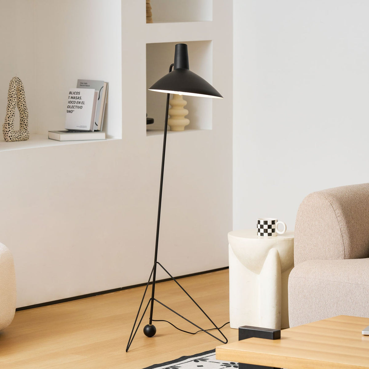 svelte-noir-floor-lamp