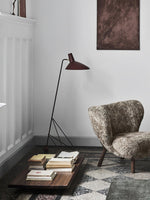 svelte-noir-floor-lamp