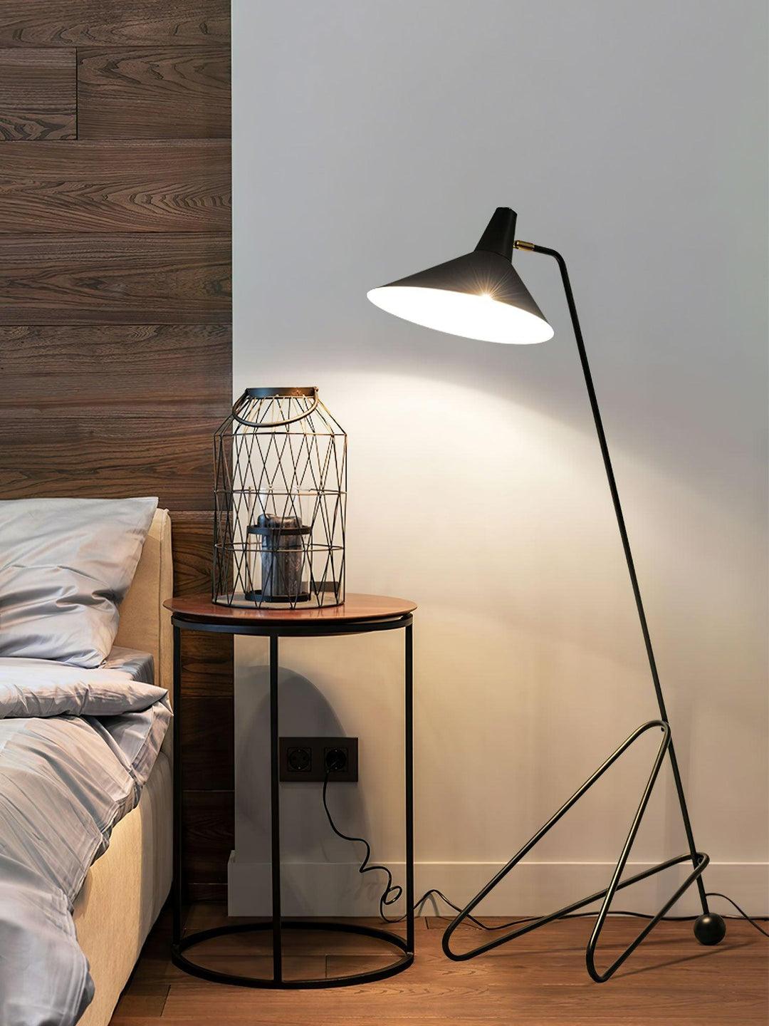 svelte-noir-floor-lamp