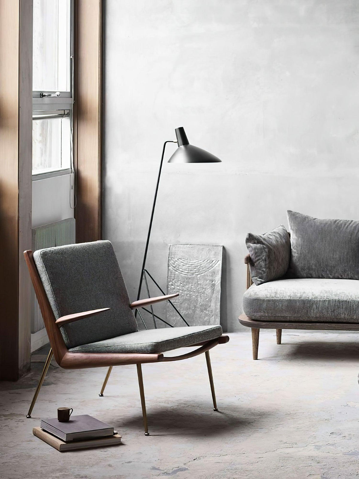 svelte-noir-floor-lamp