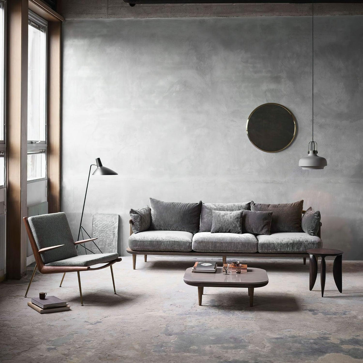 svelte-noir-floor-lamp