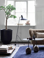 svelte-noir-floor-lamp
