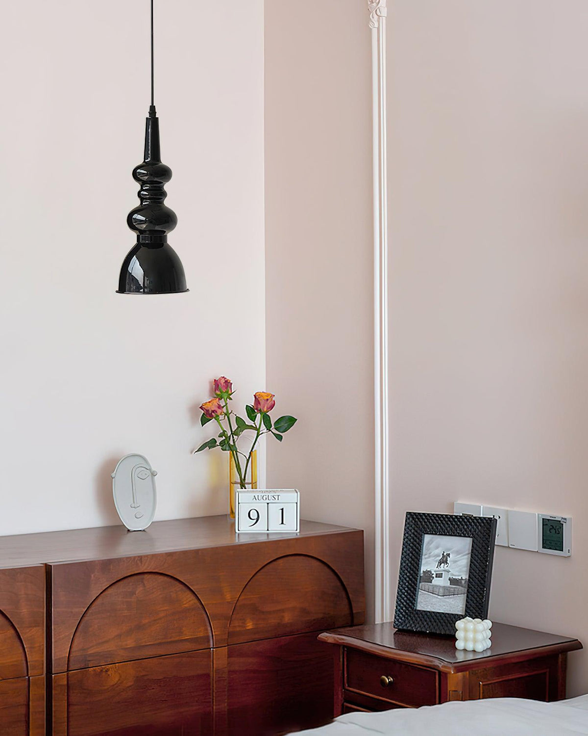 svelte-noir-pendant-light