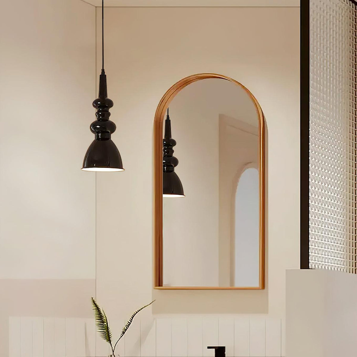 svelte-noir-pendant-light