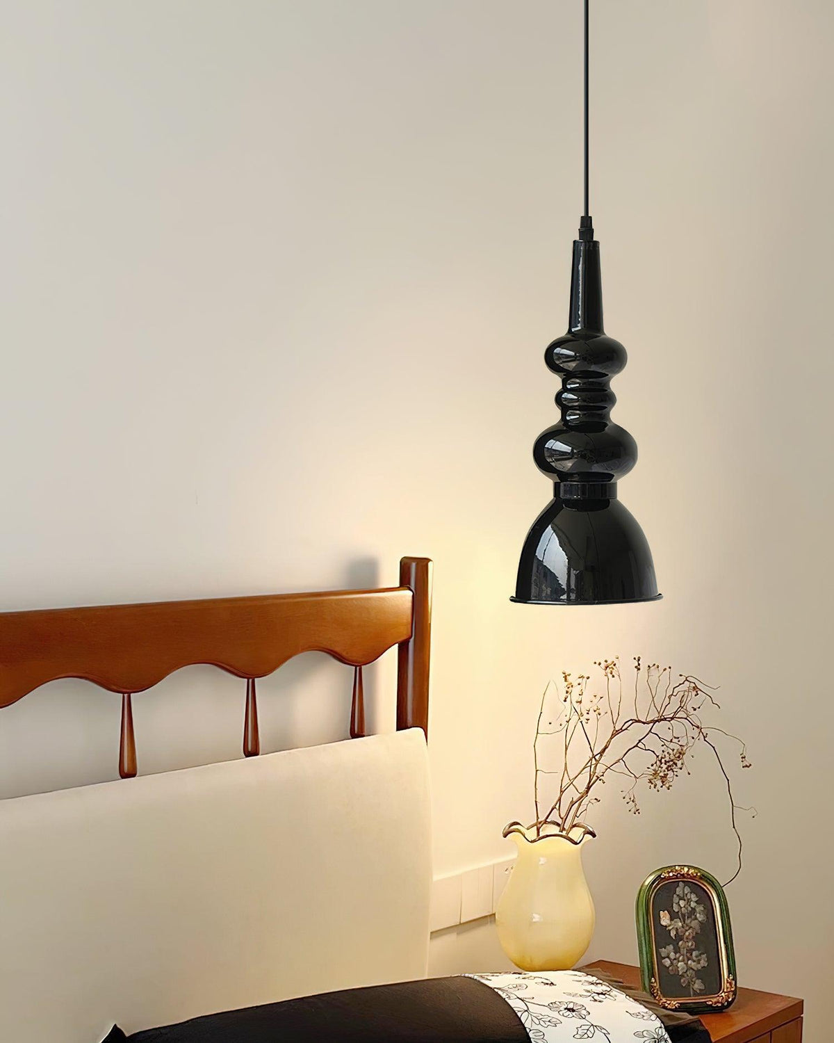svelte-noir-pendant-light