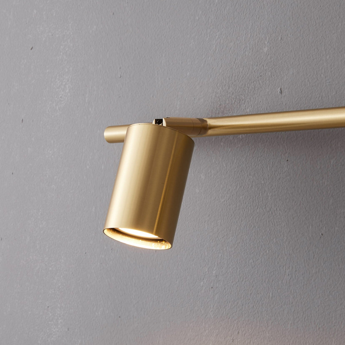 taylor-adjustable-head-wall-lamp