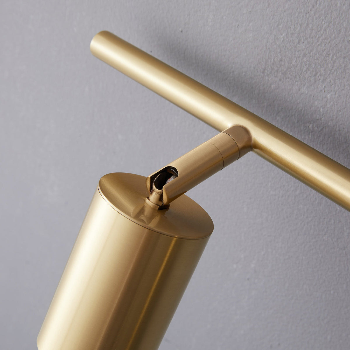 taylor-adjustable-head-wall-lamp