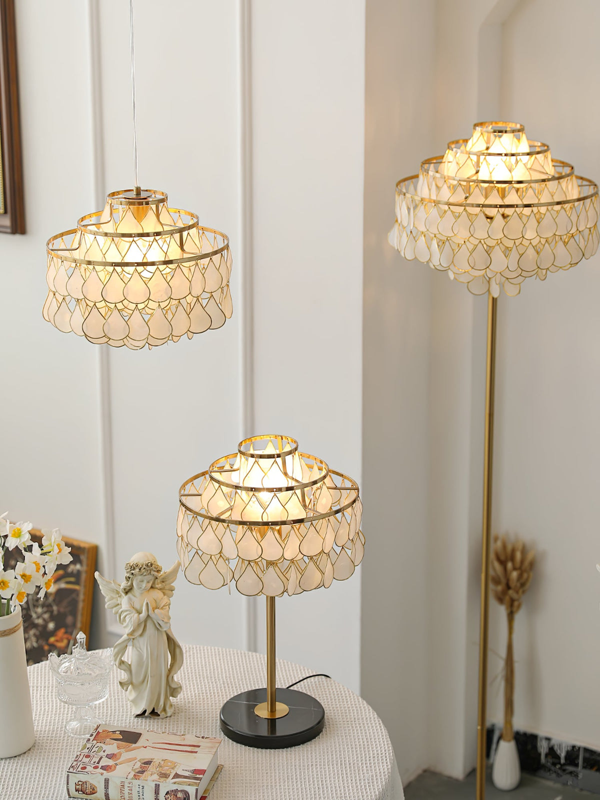 Teardrops Shell Table Lamp in Gold and Black Marble