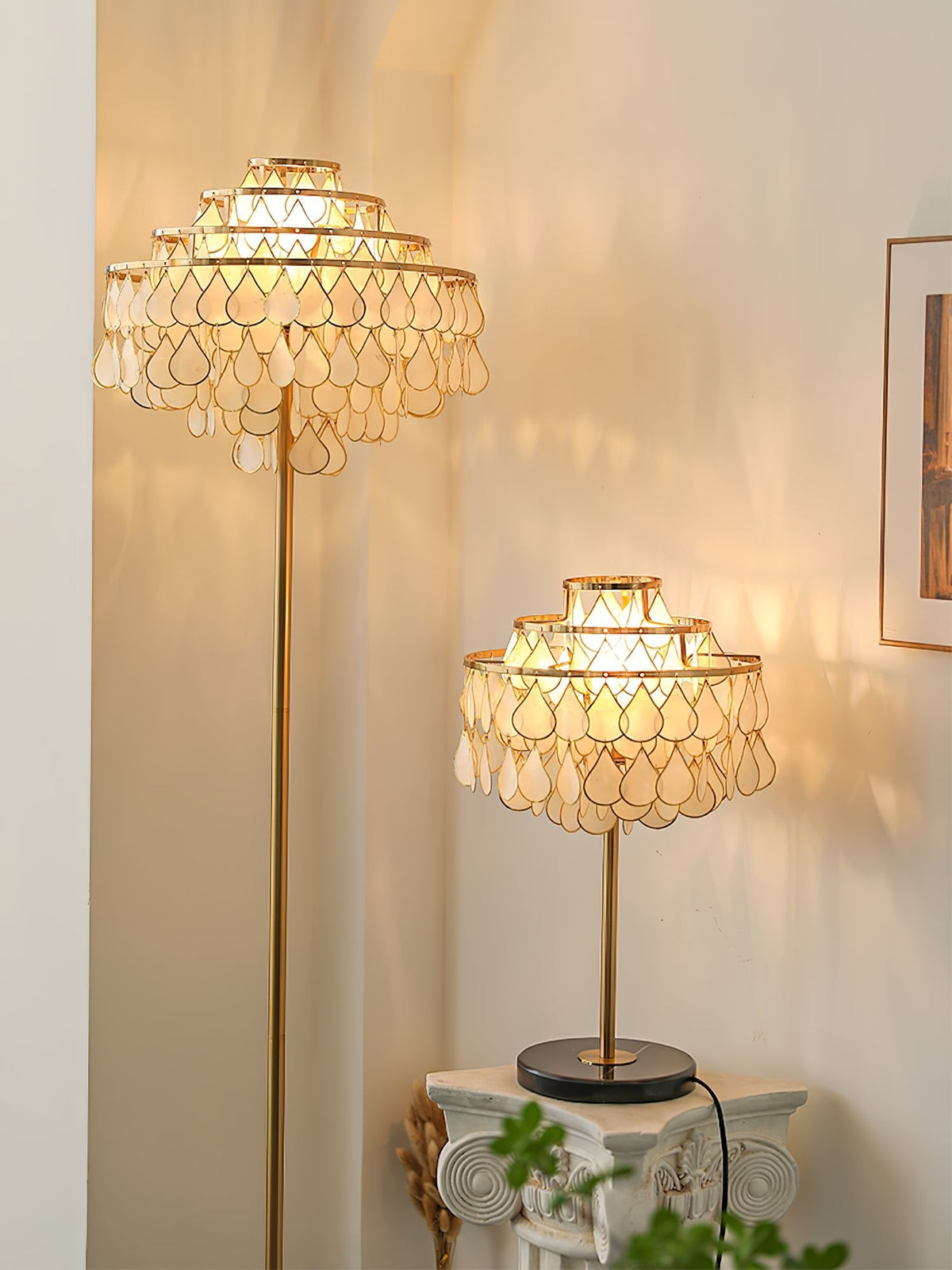 Teardrops Shell Table Lamp in Gold and Black Marble