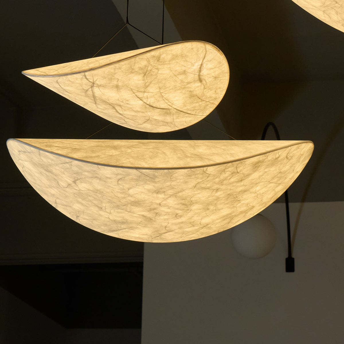 tense-dupont-paper-pendant-lamp