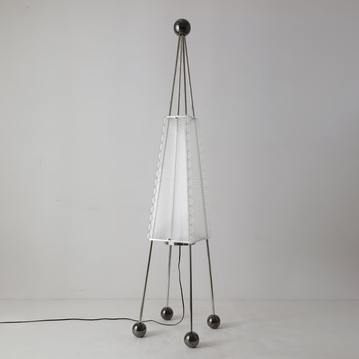 Obelisk Mesh Floor Lamp – Modern Sculptural LED Floor Light for Living Room