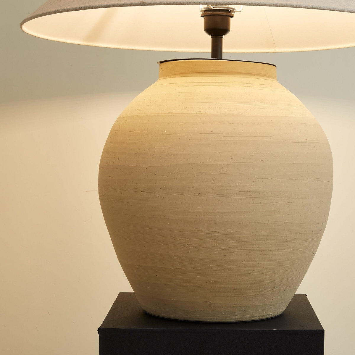 Tera Table Lamp in Terracotta and Linen – Modern Ceramic Table Light