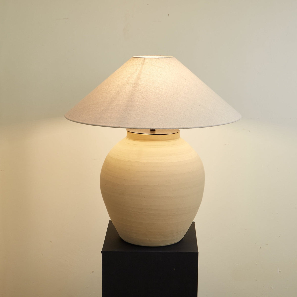 Tera Table Lamp in Terracotta and Linen – Modern Ceramic Table Light
