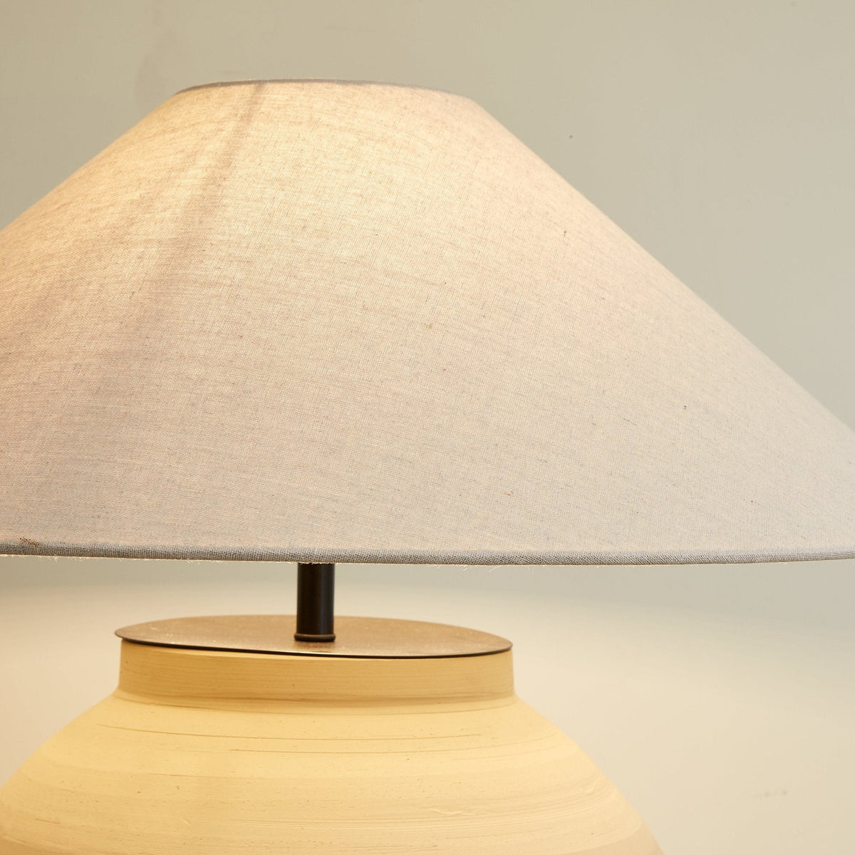 Tera Table Lamp in Terracotta and Linen – Modern Ceramic Table Light