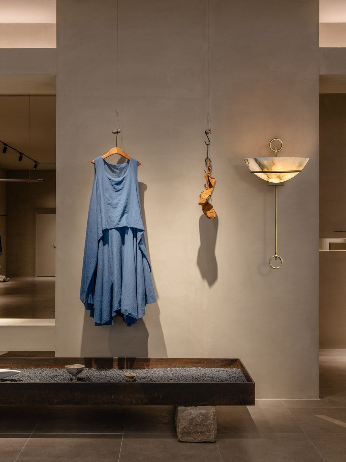 Tether Alabaster Wall Sconce in Brass – Modern Ambient Lighting