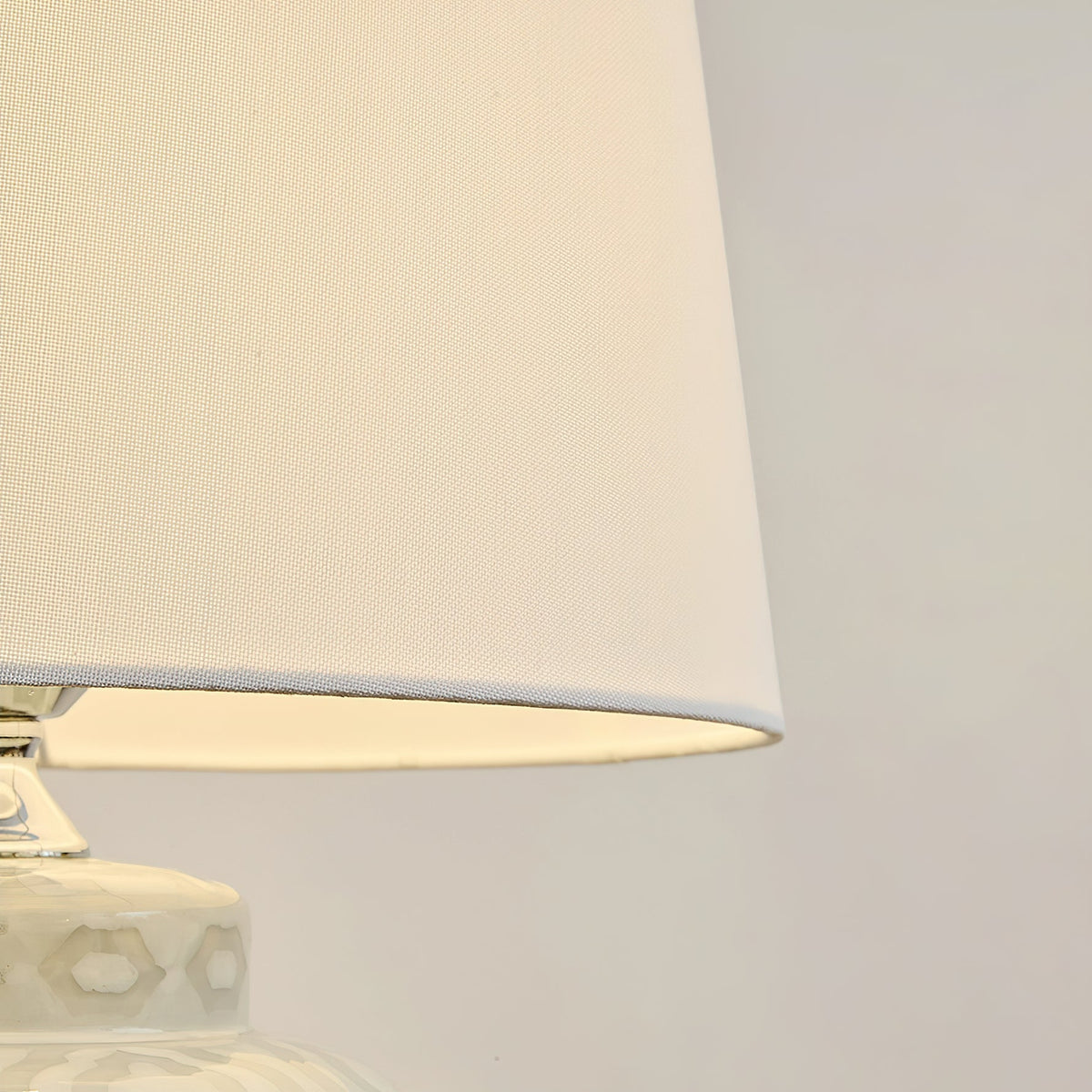 textured-jar-table-lamp