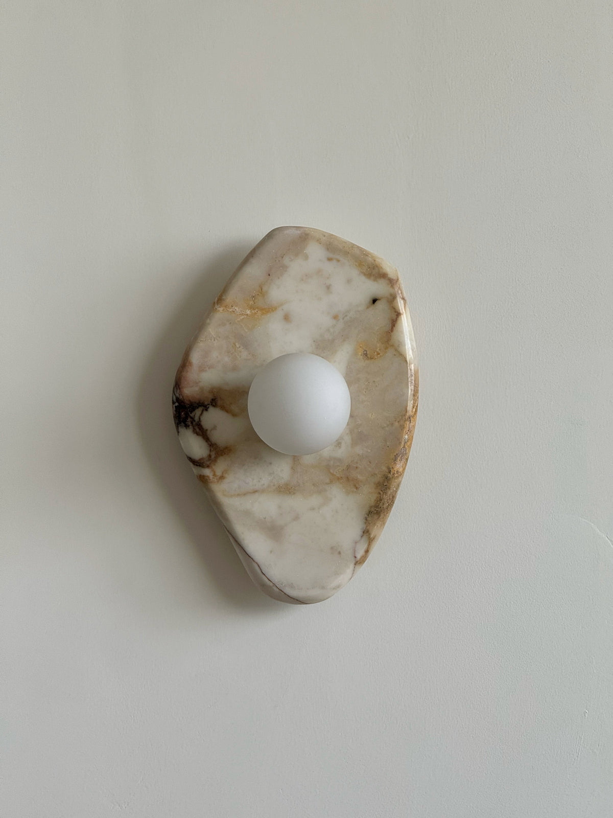 textured-marble-wall-lamp