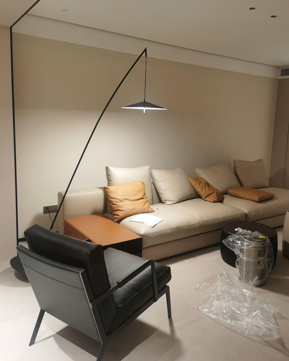 the-noir-arc-floor-lamp