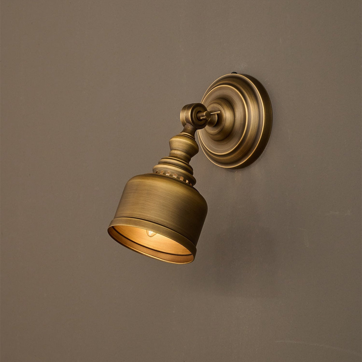 timarron-wall-lamp