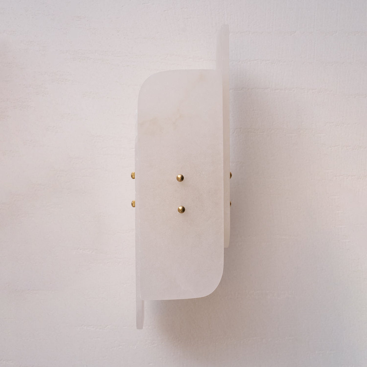 timeless-alabaster-wall-lamp