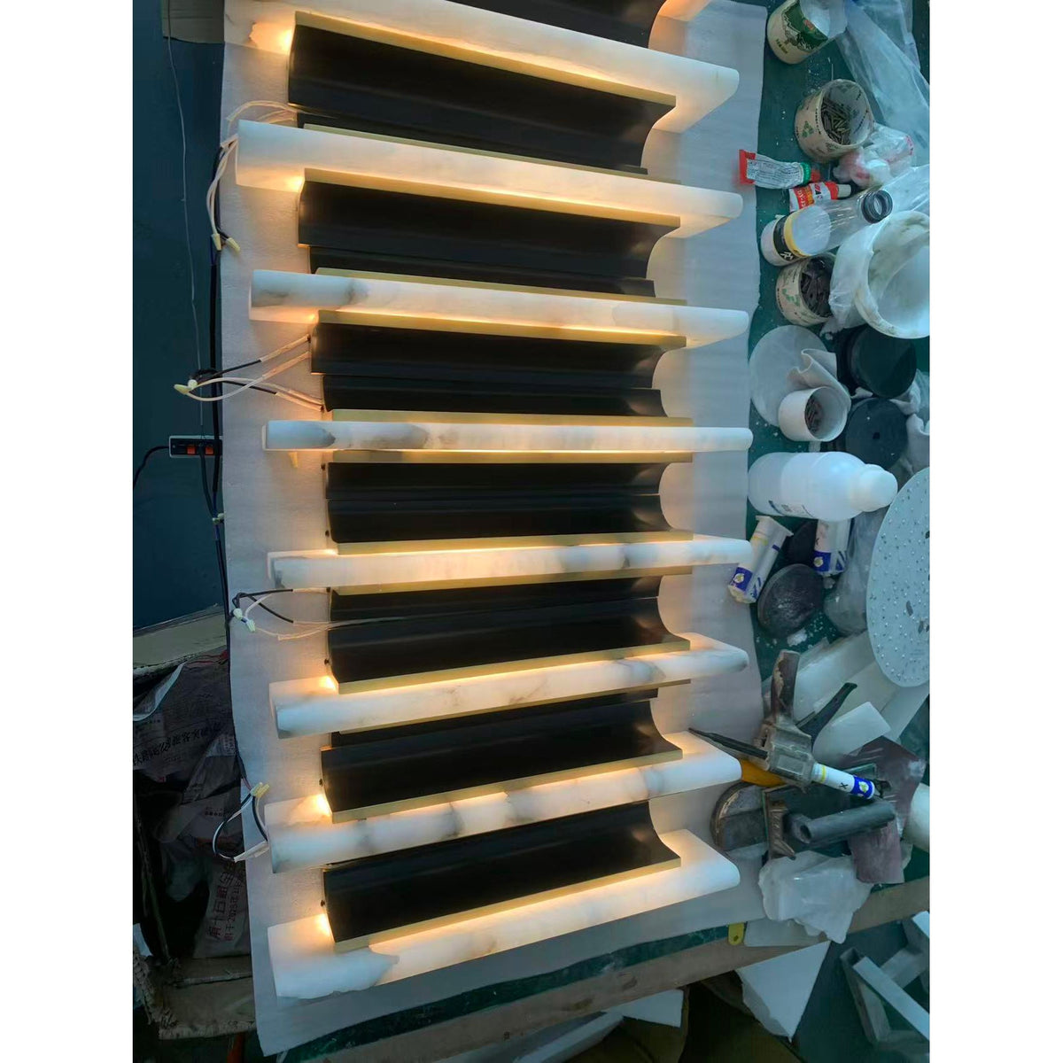 timide-alabaster-wall-lamp