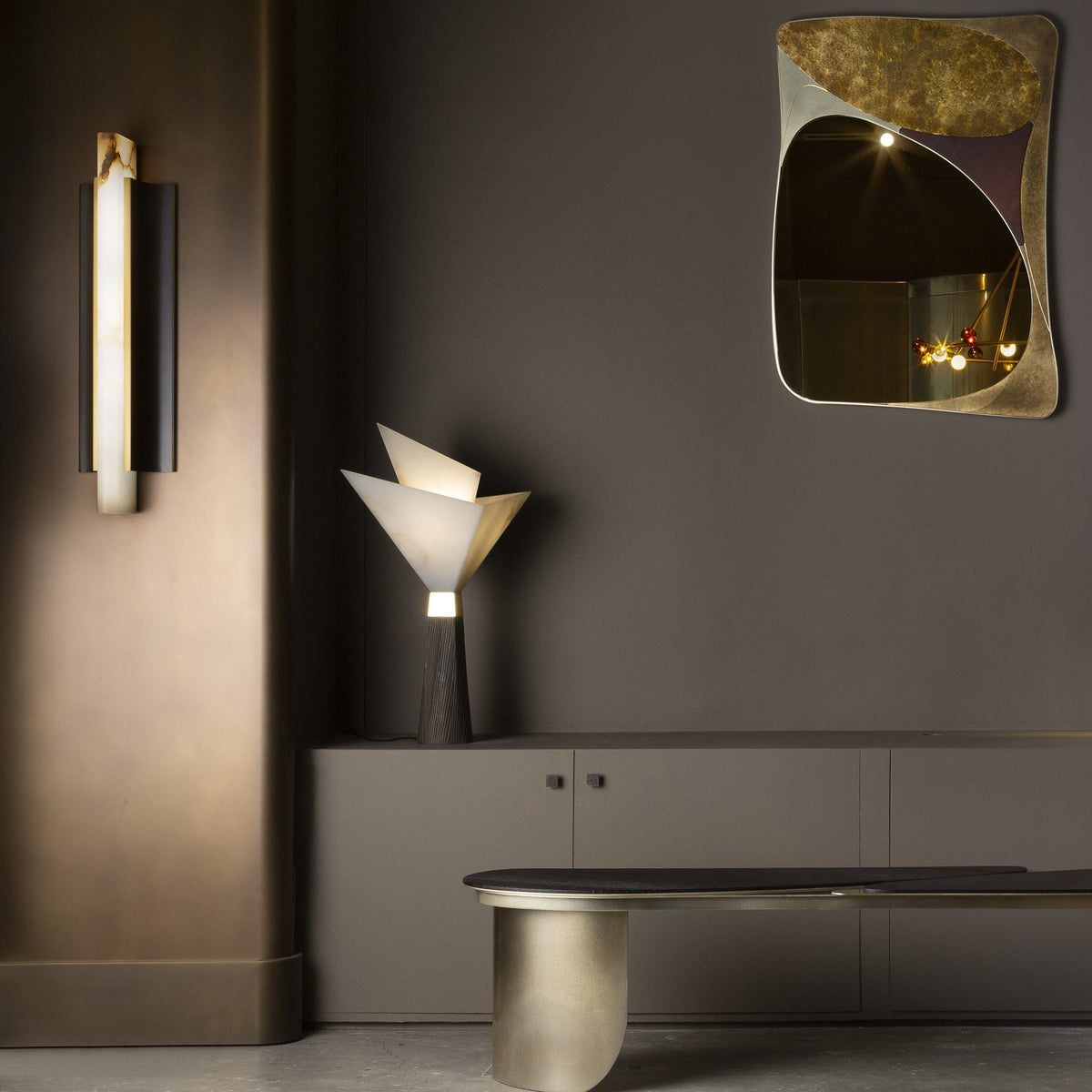 timide-alabaster-wall-lamp
