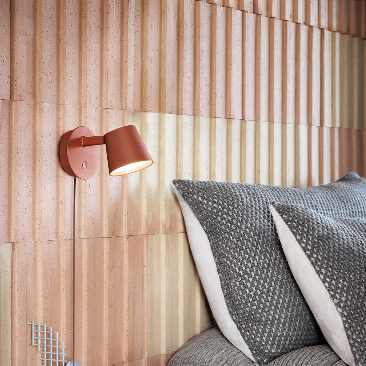 Tip Plug In Wall Lamp
