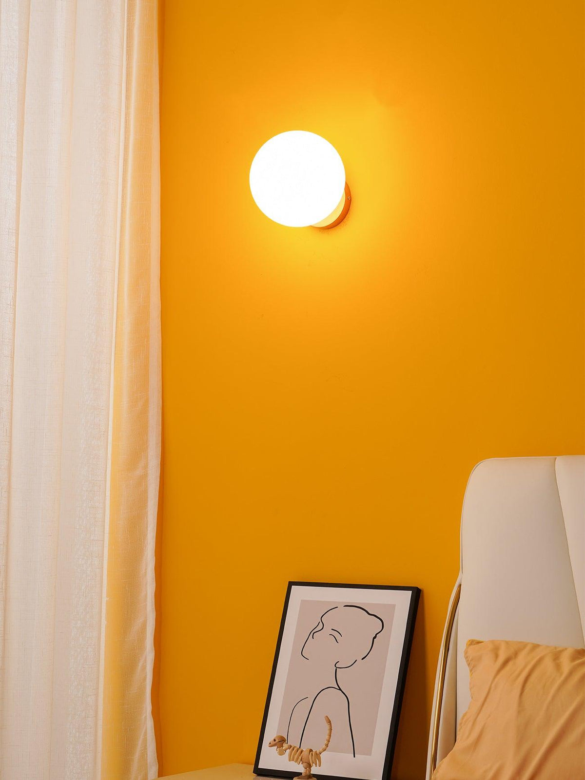 Tip Of The Tongue Wall Lamp
