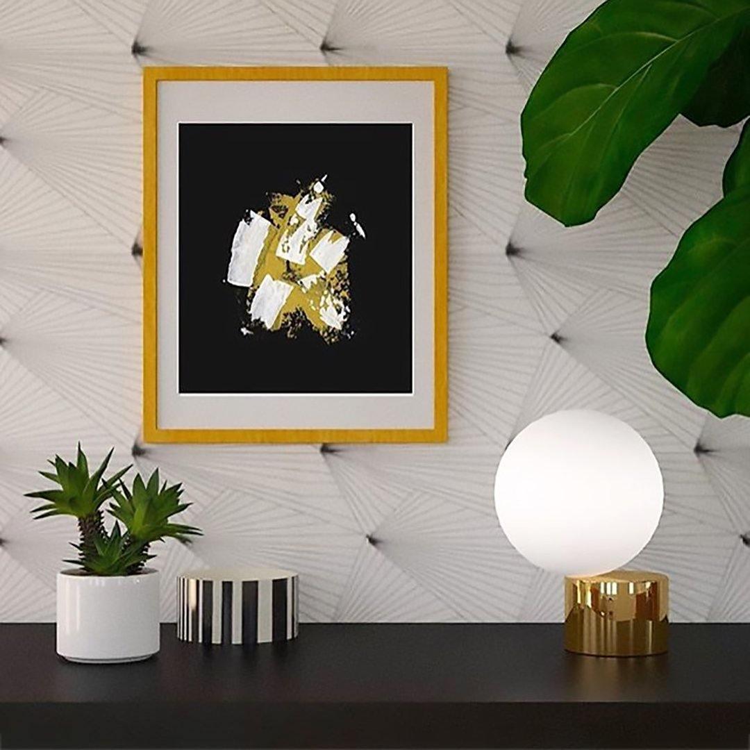 Tip Of The Tongue Table Lamp