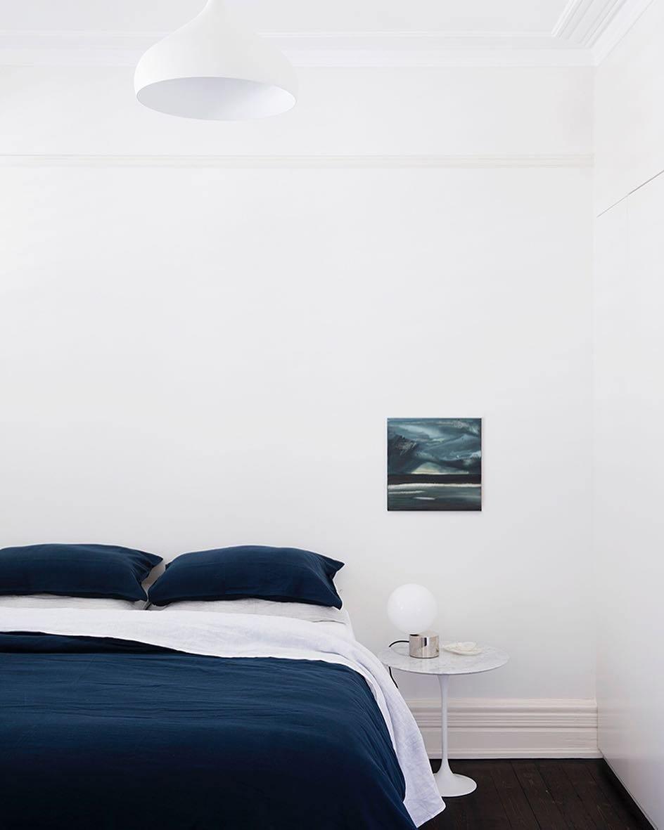 Tip Of The Tongue Table Lamp