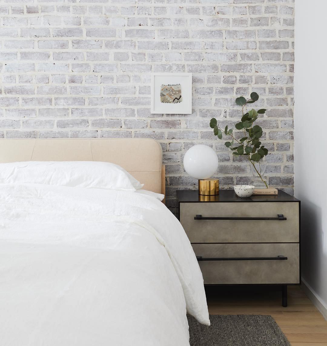 Tip Of The Tongue Table Lamp