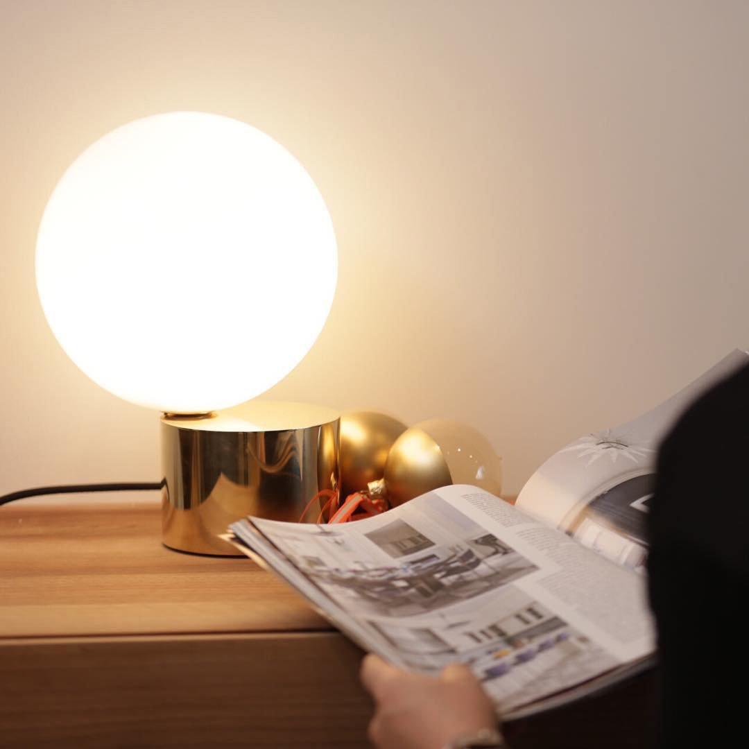 Tip Of The Tongue Table Lamp