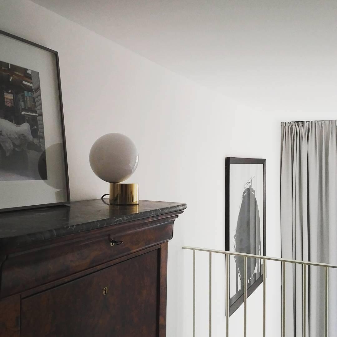 Tip Of The Tongue Table Lamp