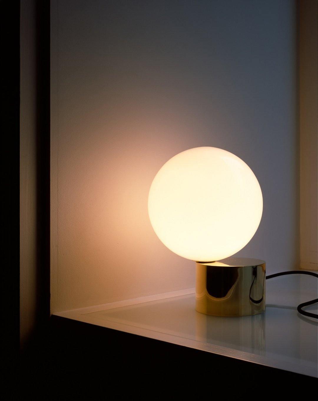 Tip Of The Tongue Table Lamp