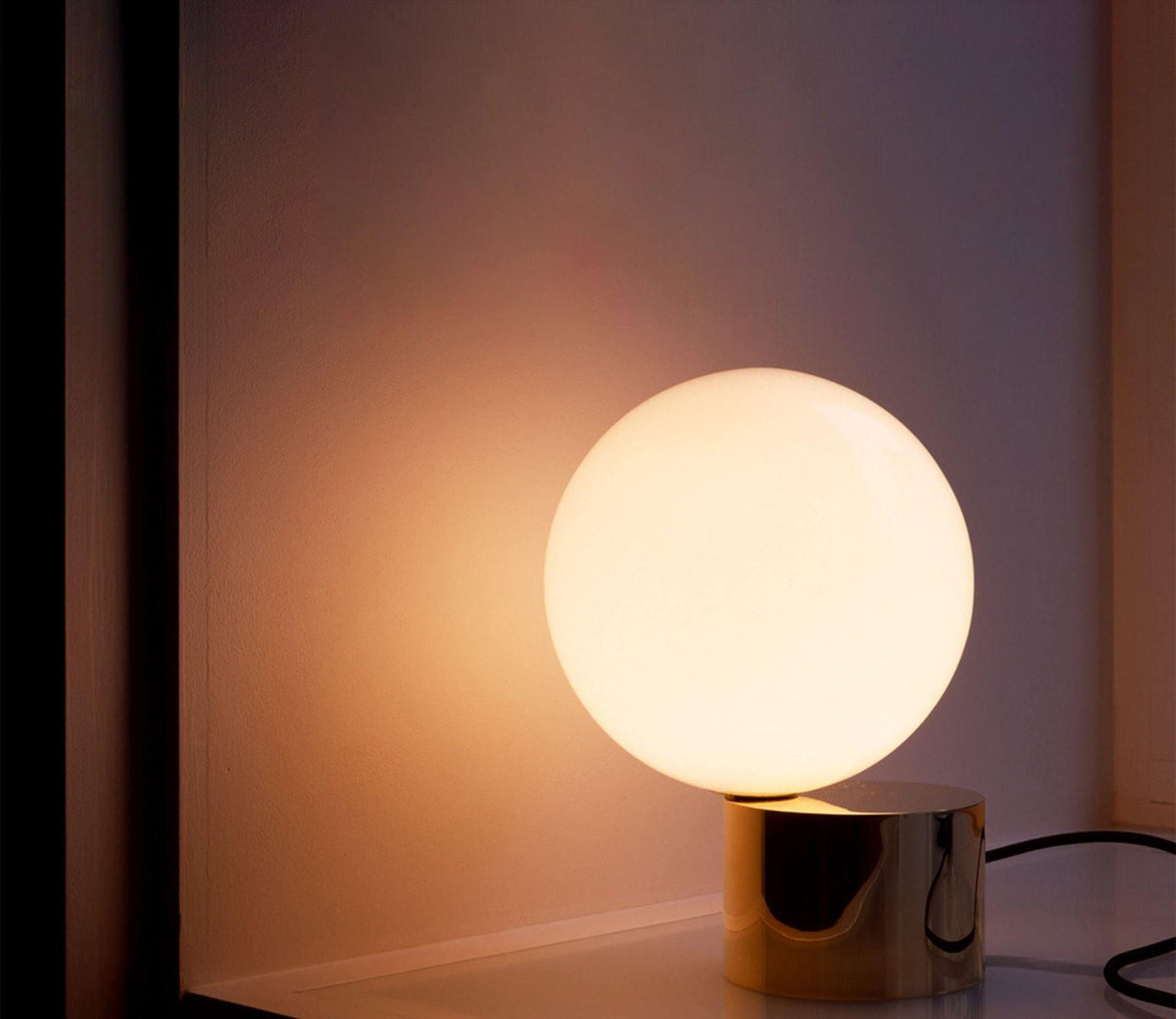 Tip Of The Tongue Table Lamp