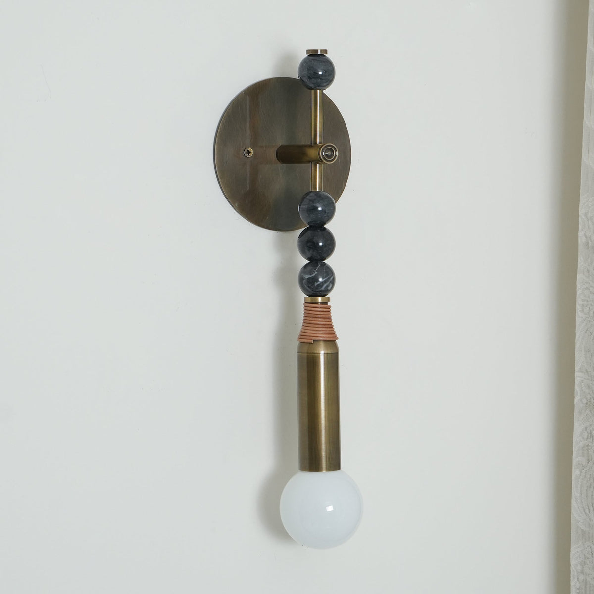 toam-wall-lamp