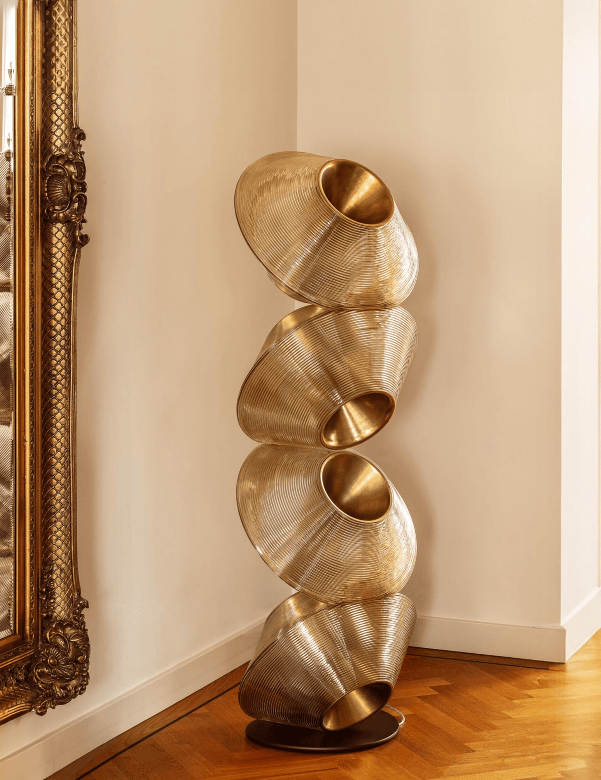 Tol Floor Lamp — Sculptural Gold Resin Totem, Modern LED Floor Light