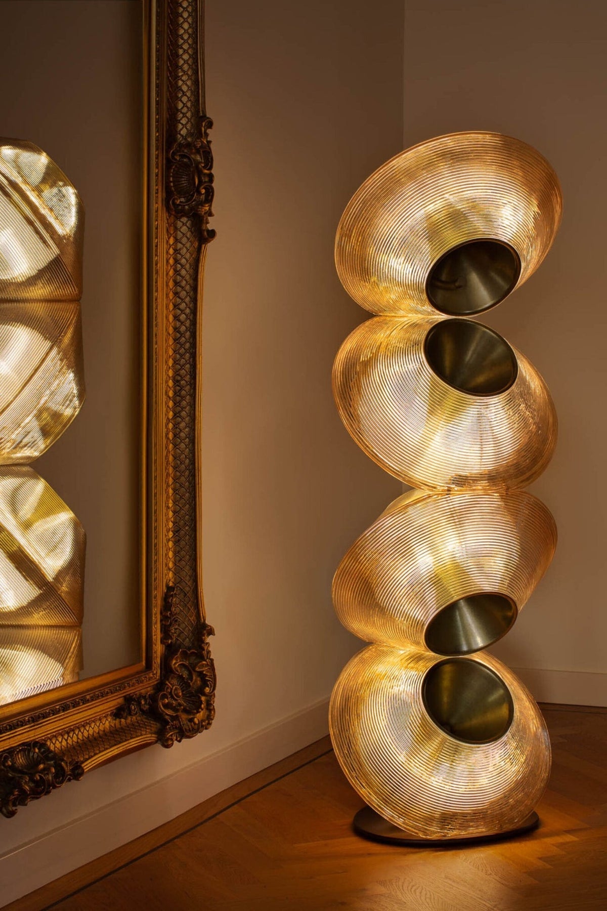 Tol Floor Lamp — Sculptural Gold Resin Totem, Modern LED Floor Light